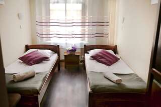 Хостелы Royal Hostel Вроцлав Двухместный номер с 2 отдельными кроватями-2